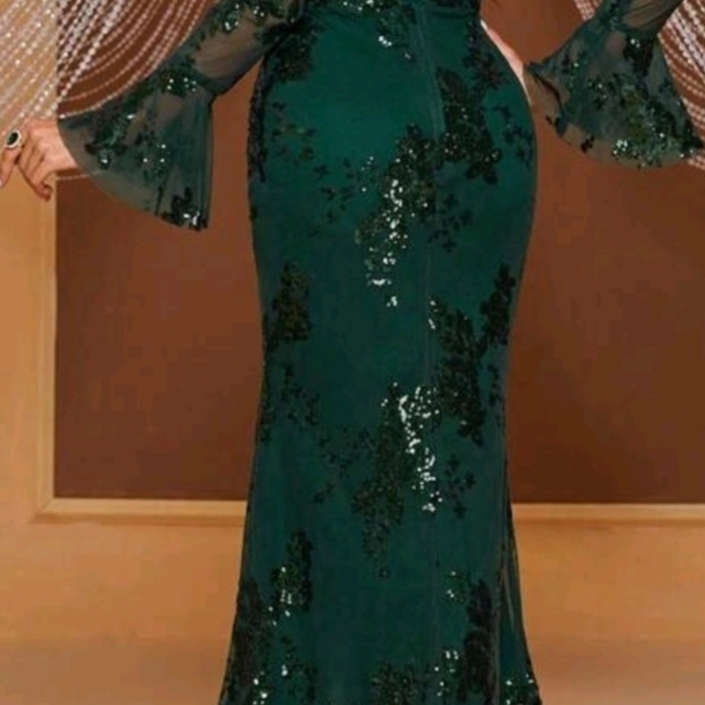 Glamorous Long Sleeve Green Sequin Dress